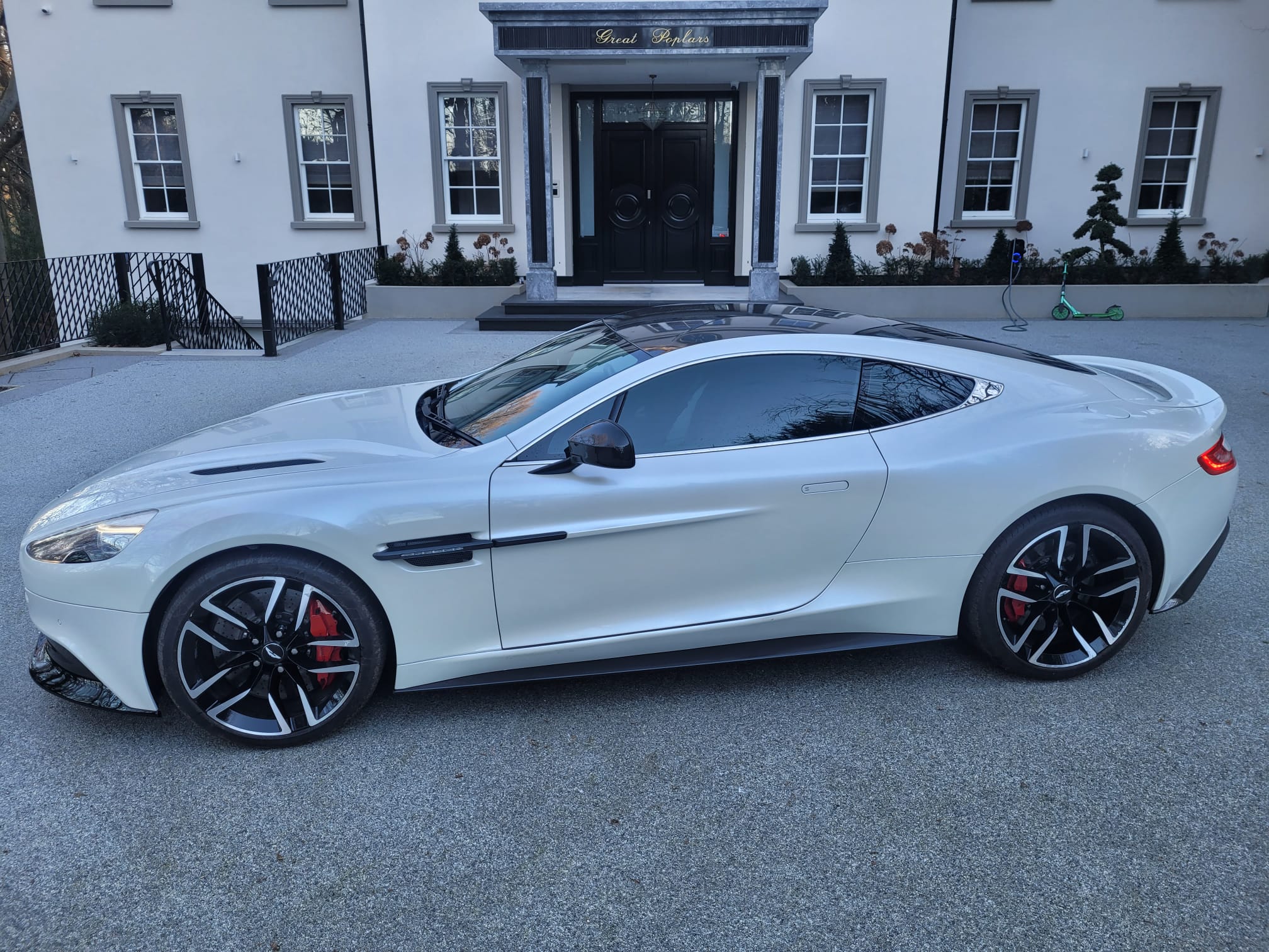 Aston Martin Vanquish V12 Touchtronic III Auto